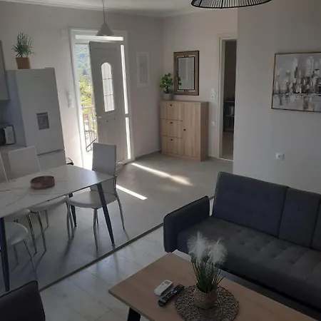 Апартаменты Lakis House *