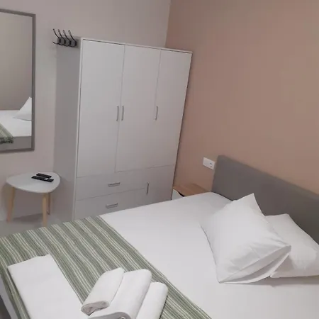 Апартаменты Lakis House