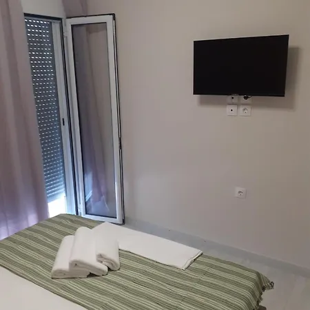 Апартаменты Lakis House *